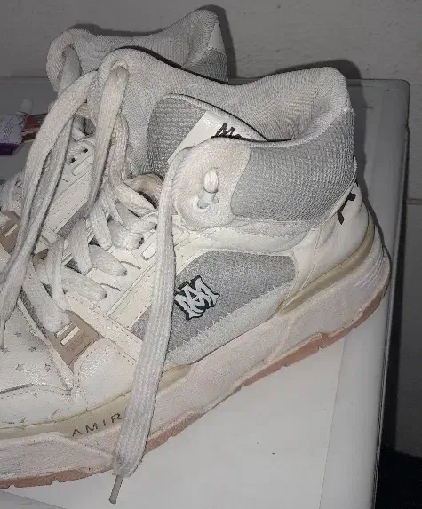 کتونی امیری|کیف، کفش، کمربند|رشت, استقامت ۲|دیوار