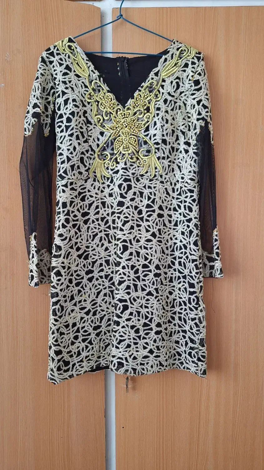 لباس مجلسی|لباس|رباطکریم, رباطکریم|دیوار