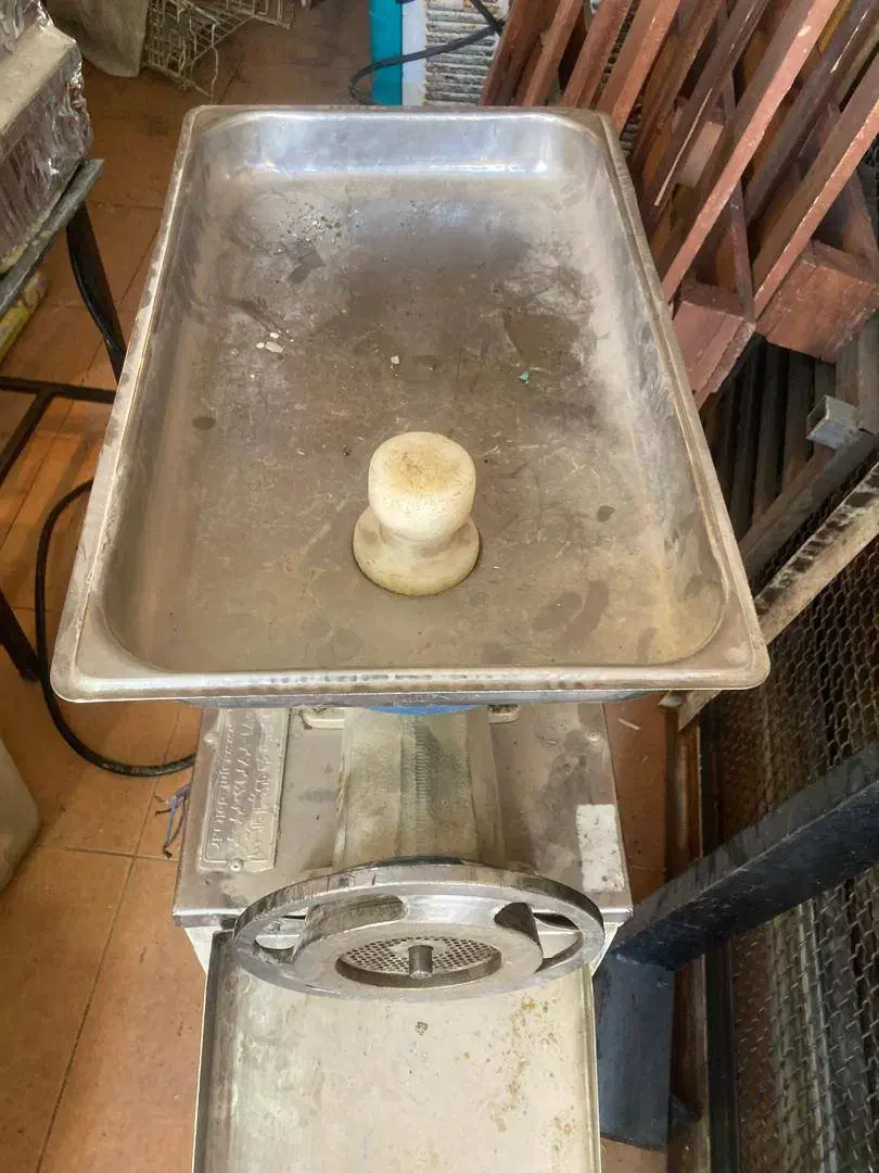 فروش چرخ گوشت تسمه ای ۳۲|کافیشاپ و رستوران|شیراز, جوادیه|دیوار