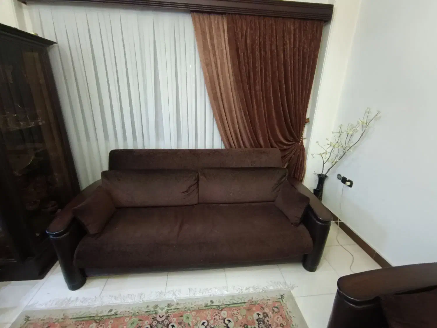 یک دست مبل ۸ نفره تخت خواب شو ۳ حالته سالم|مبلمان خانگی و میز عسلی|رشت, چله خانه|دیوار