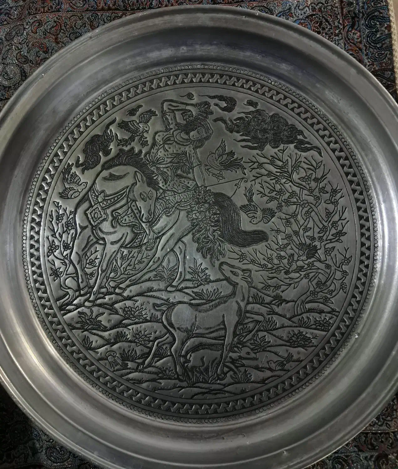 سینی مسی قدیمی قلمزنی شده|کلکسیون اشیاء عتیقه|بیرجند, |دیوار