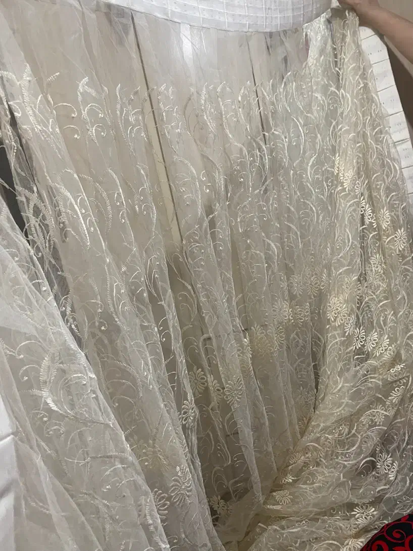 پرده عرض چهارونیم طول خیلی بلند با کناری قهوه ای|پرده، رانر، رومیزی|رشت, معلم|دیوار