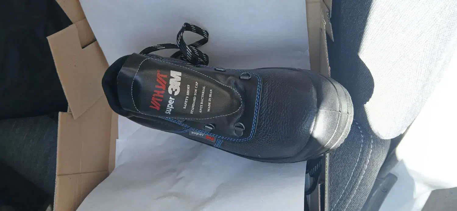 کفش ایمنی|کیف، کفش، کمربند|قروه, |دیوار