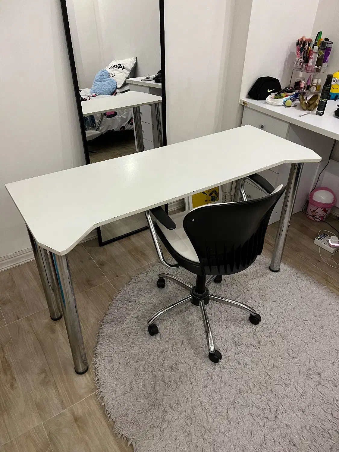 میز تحریر|میز تحریر و کامپیوتر|هشتگرد, هشتگرد قدیم|دیوار