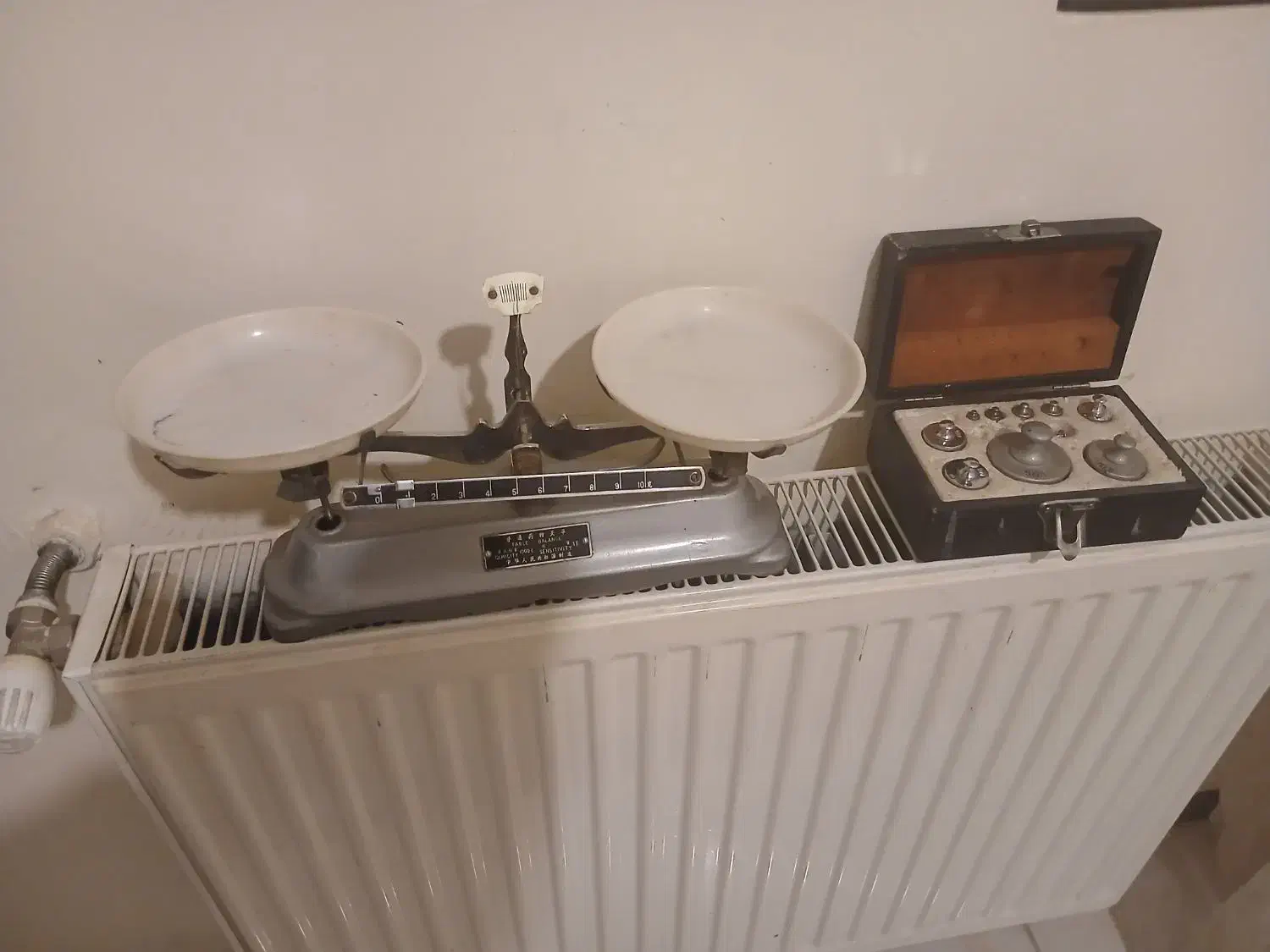 ترازوی طلا فروشی نو و آنتیک با وزنه های ترارازو|کلکسیون اشیاء عتیقه|پردیس, فاز ۱۱|دیوار