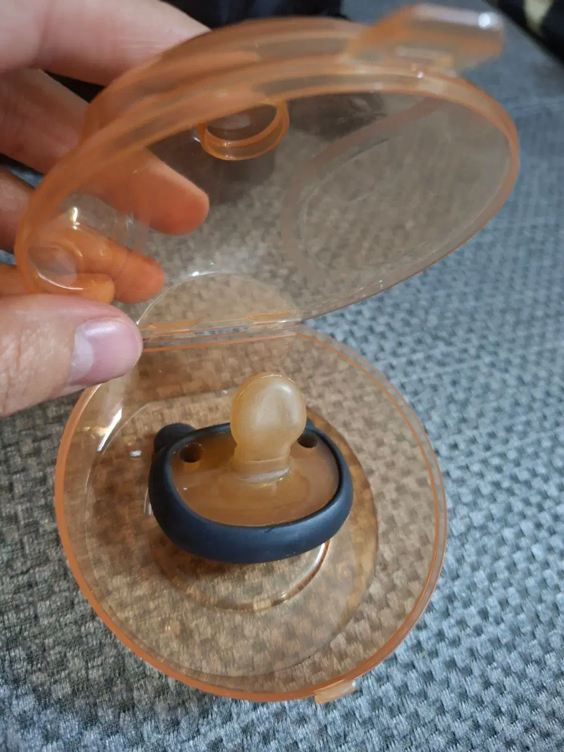 پستونک هی اور شی مشکی ارتدنسی|اسباب و اثاث بچه|مشهد, هنرور|دیوار