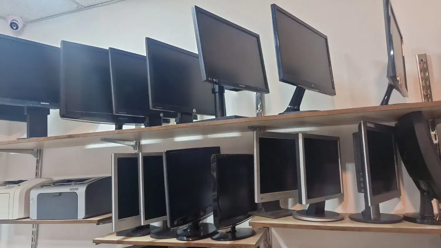 استخدام دو نفر آشنا به کامپبوتر سایت و فروشندگی|استخدام رایانه و فناوری اطلاعات|اسلامشهر, شهرک مفیدی|دیوار