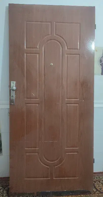 سه عدد صندلی و درب دوتکه هال|صندلی و نیمکت|بندر گناوه, |دیوار