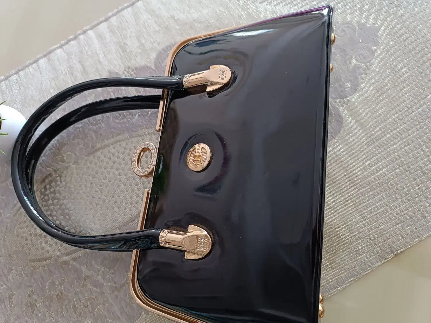 کیف|کیف، کفش، کمربند|رشت, گلزاران|دیوار