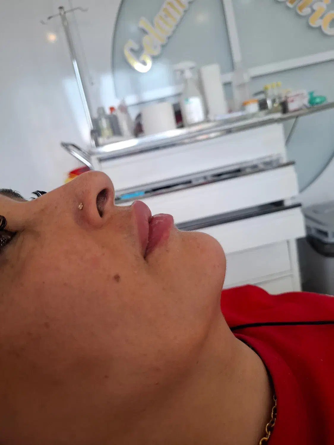 ژل لب|خدمات آرایشگری و زیبایی|خوی, |دیوار