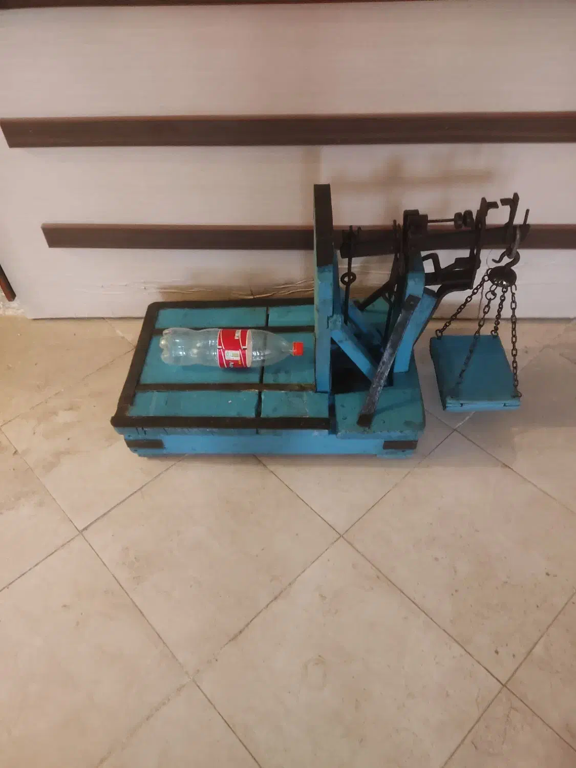 قاپان چوبی کوچک خاص|کلکسیون اشیاء عتیقه|تهران, فلسطین (میدان انقلاب)|دیوار