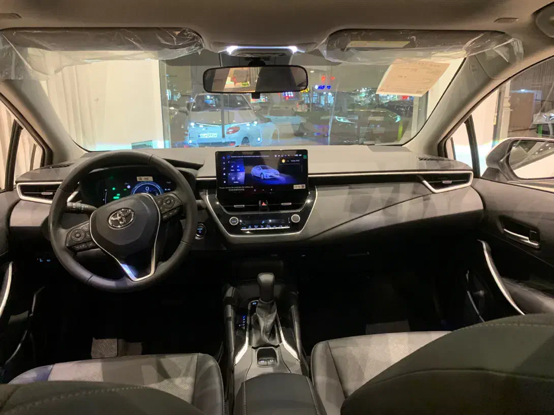 تویوتا کرولا هیبرید ۲۰۲۵ فولترین نسخه|خودرو سواری و وانت|رشت, انصاری|دیوار