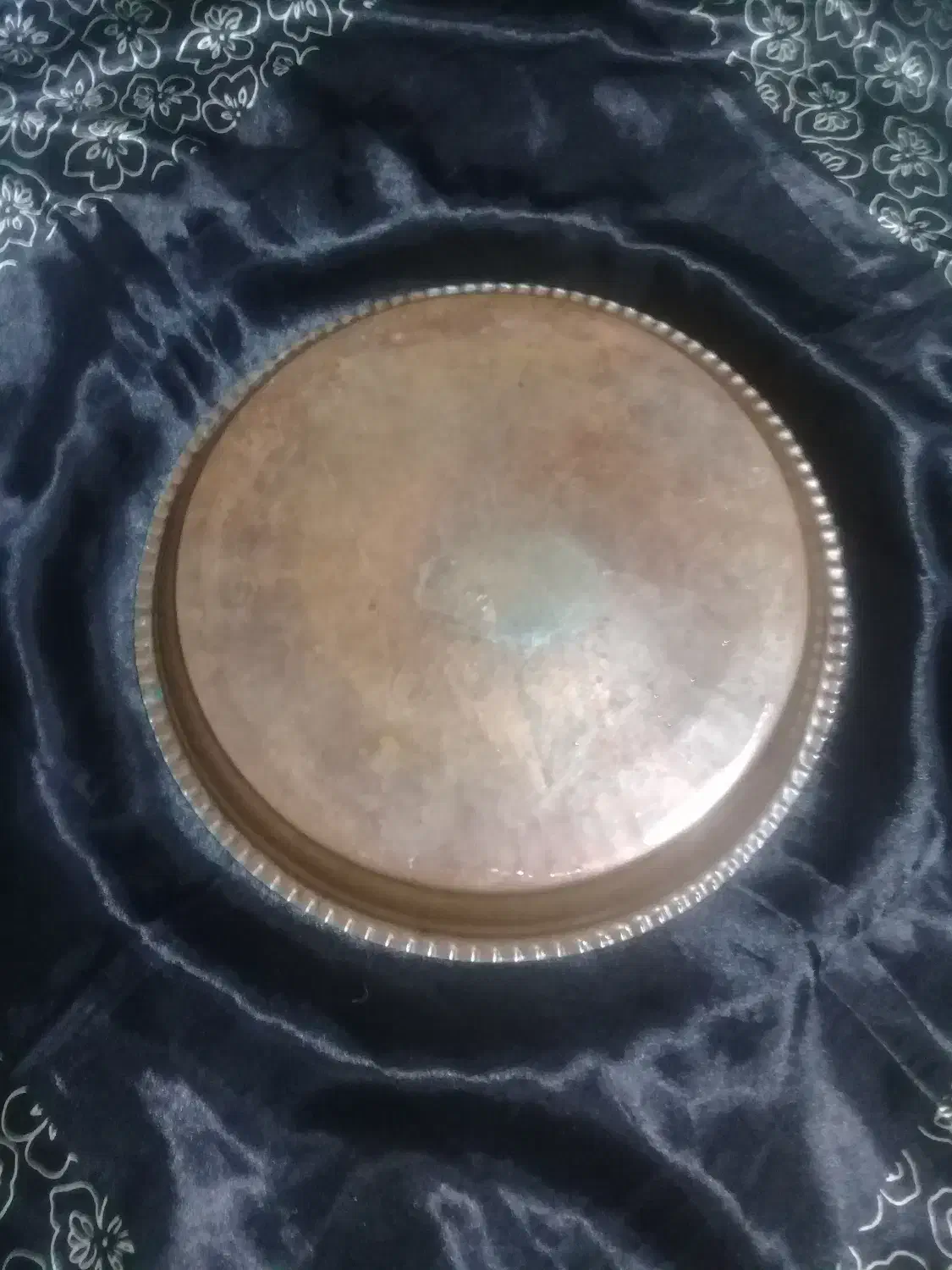 سینی قلم زنی شده مسی سنگین قدیمی|کلکسیون اشیاء عتیقه|تنکابن, |دیوار