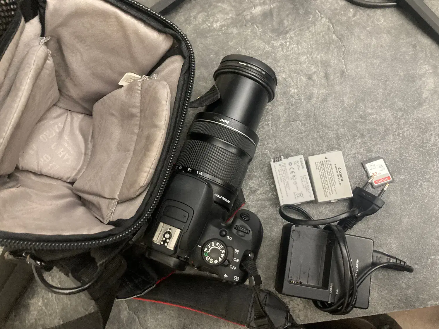 دوربین عکاسی کنون700D لنز 135-18 دو عدد باتری|دوربین عکاسی و فیلم‌برداری|مشهد, کوشش|دیوار