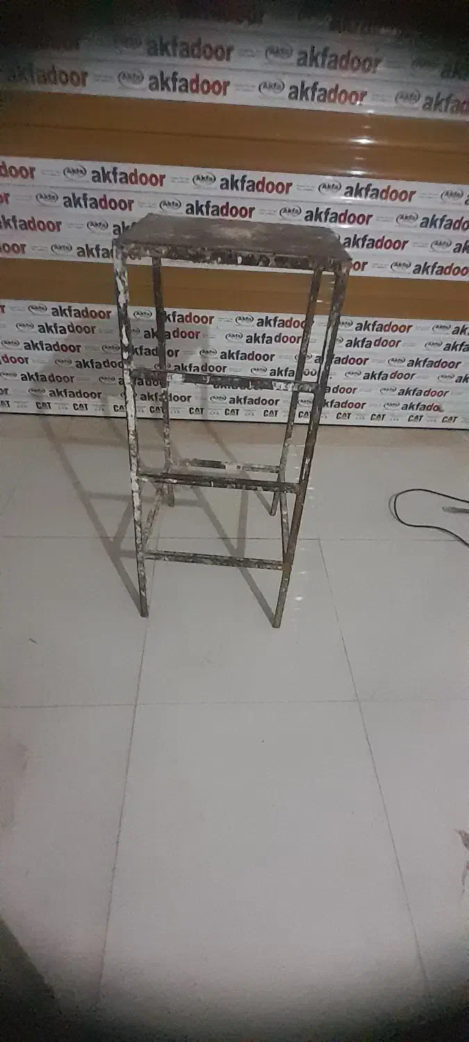 چهارپایه|صندلی و نیمکت|دوگنبدان, |دیوار