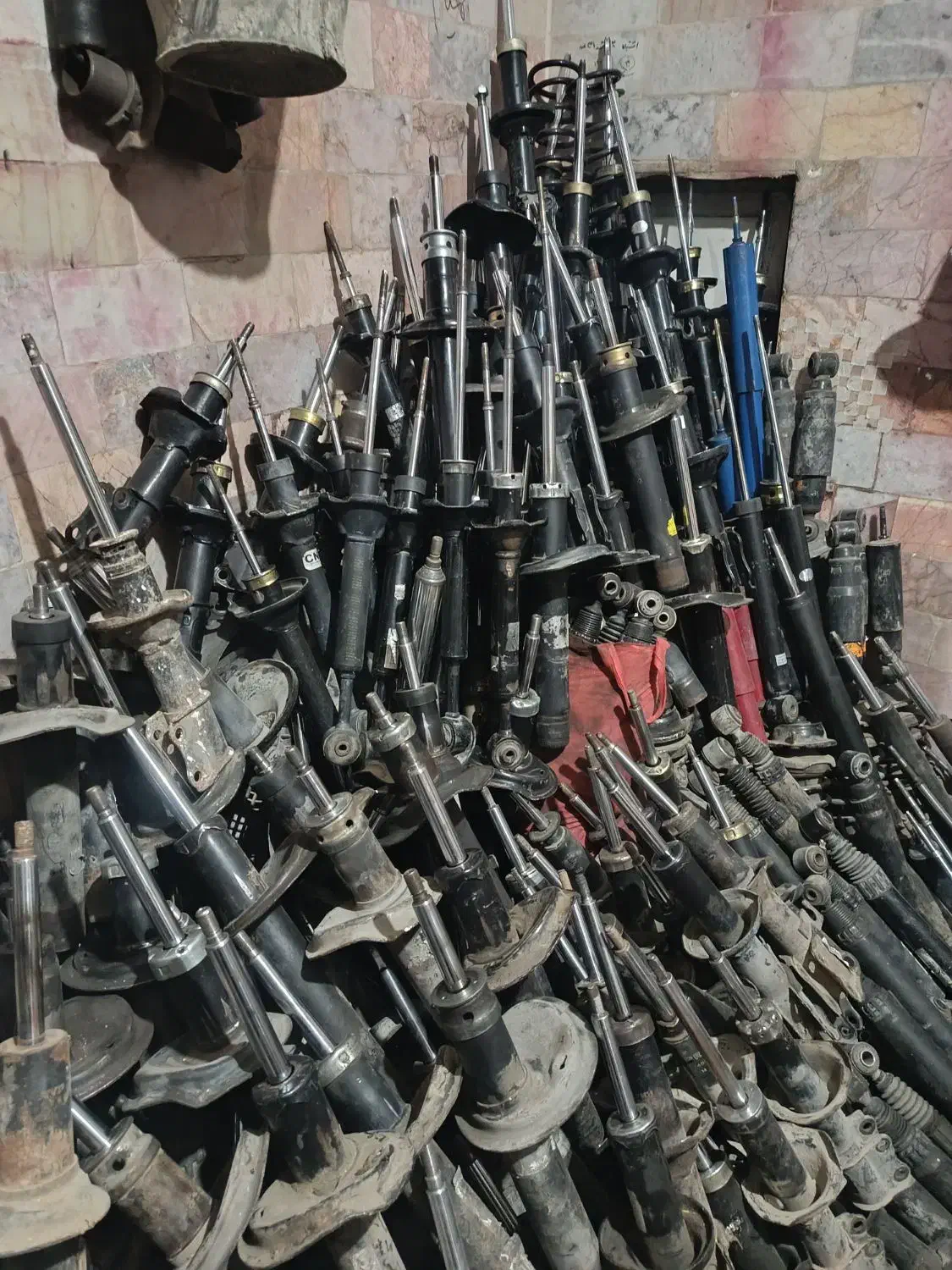 انواع کمک فنر پراید پژو پیکان ۲۰۶قیمت مناسب|قطعات یدکی و لوازم جانبی|مشهد, طبرسی شمالی|دیوار