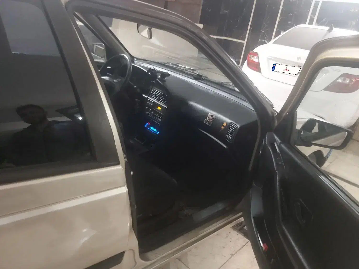 پژو ۴۰۵ مدل ۸۳|خودرو سواری و وانت|تهران, استقلال|دیوار