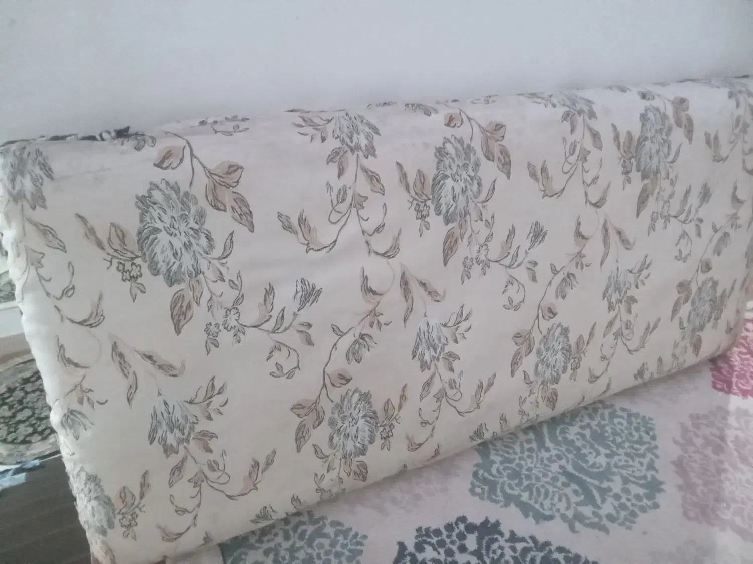 2 عدد پشتی|پشتی|بروجرد, |دیوار