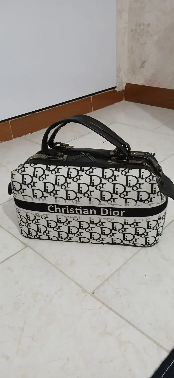 کیف تک|کیف، کفش، کمربند|ورامین, ورامین|دیوار