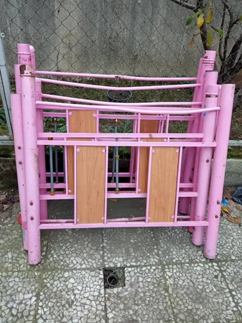 تخت فلزی|تخت و سرویس خواب|بندر انزلی, ژاندارمری|دیوار