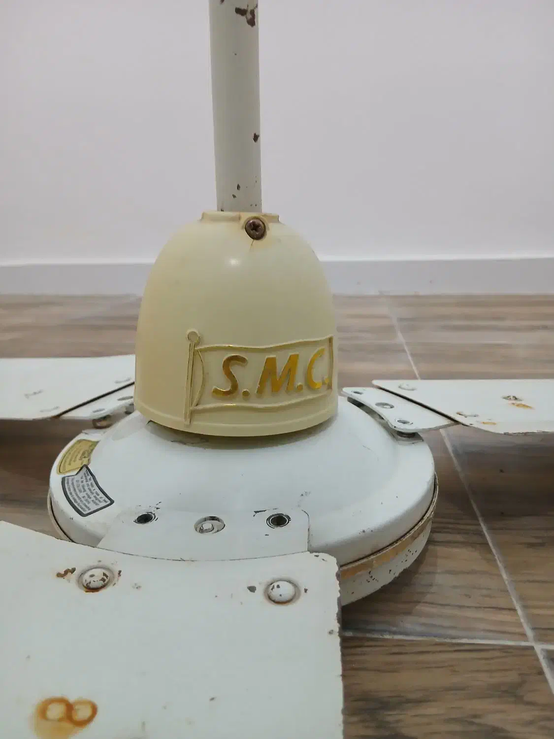 پنکه سقفی|پنکه و تصفیه‌کنندهٔ هوا|شوشتر, |دیوار