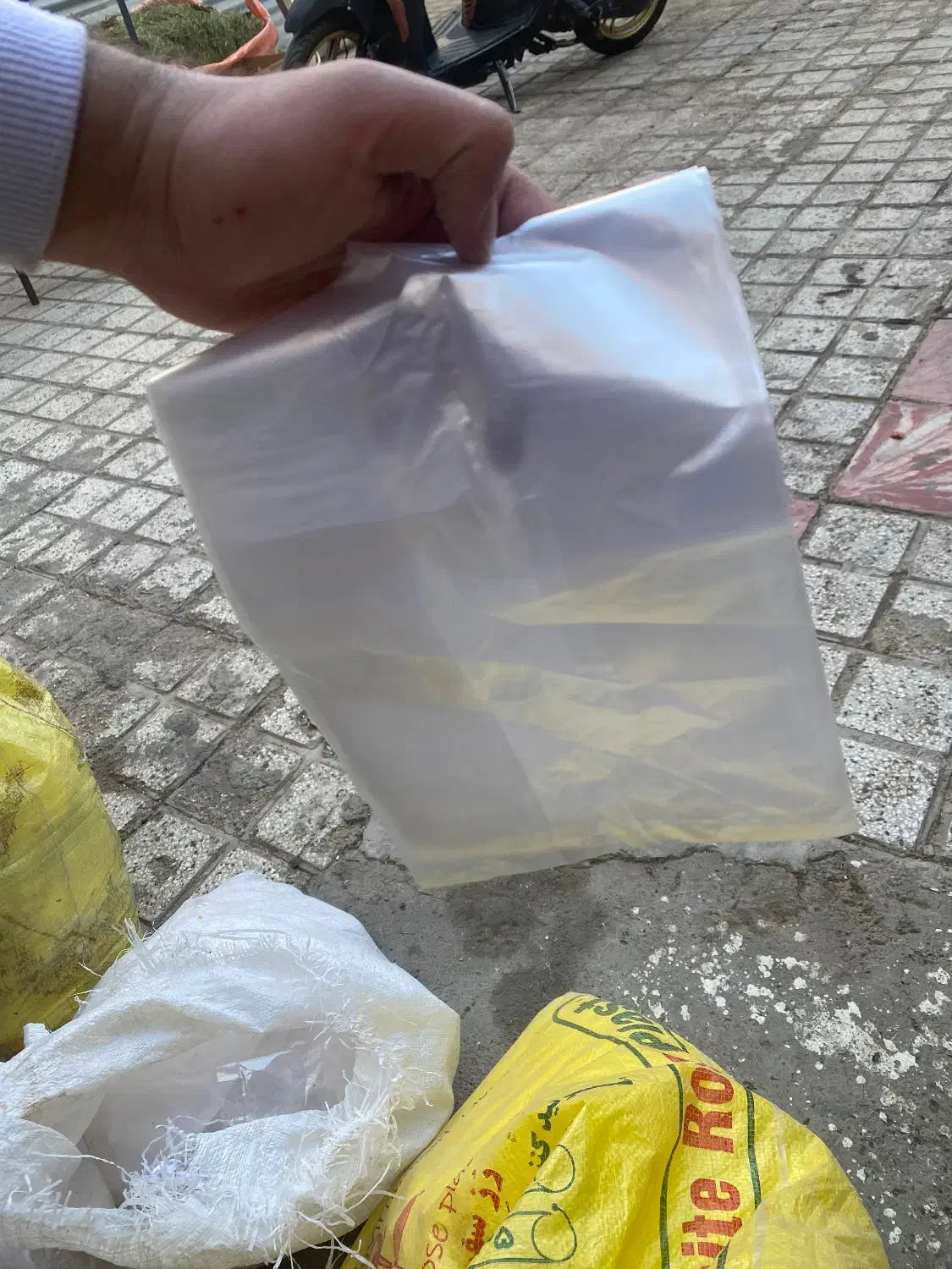 پلاستیک بزرگ و سایز کوچیک|ظروف نگهدارنده، پلاستیکی، یکبارمصرف|نیشابور, دارایی|دیوار