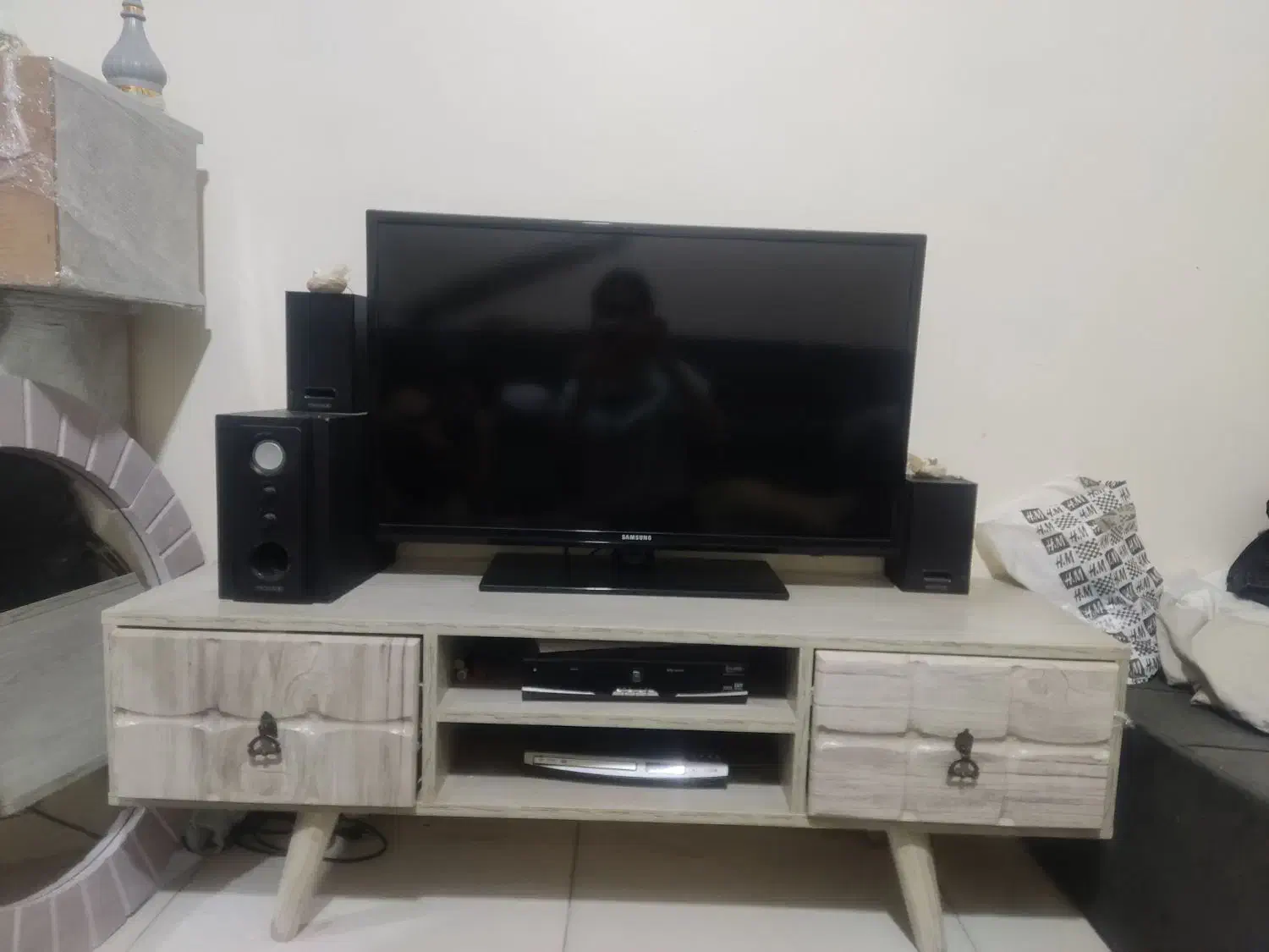 میز تلویزیون/در حد نو|میز تلویزیون|تهران, خاک سفید|دیوار