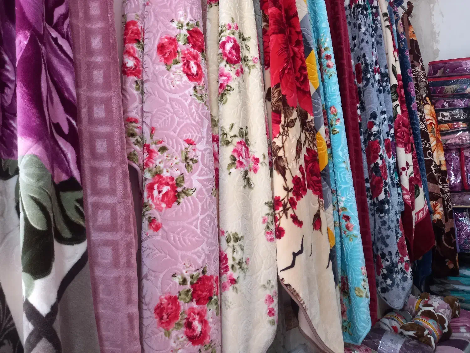 پتوی شادیلون دونفره اصل|رختخواب، بالش، پتو|بوکان, |دیوار