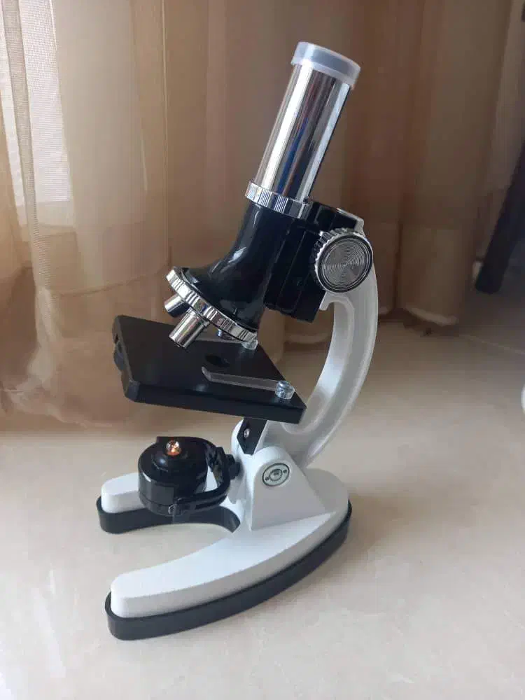 میکروسکوپ بدنه فلزی ۹۰۰x|لوازم التحریر|اصفهان, مهدی آباد|دیوار