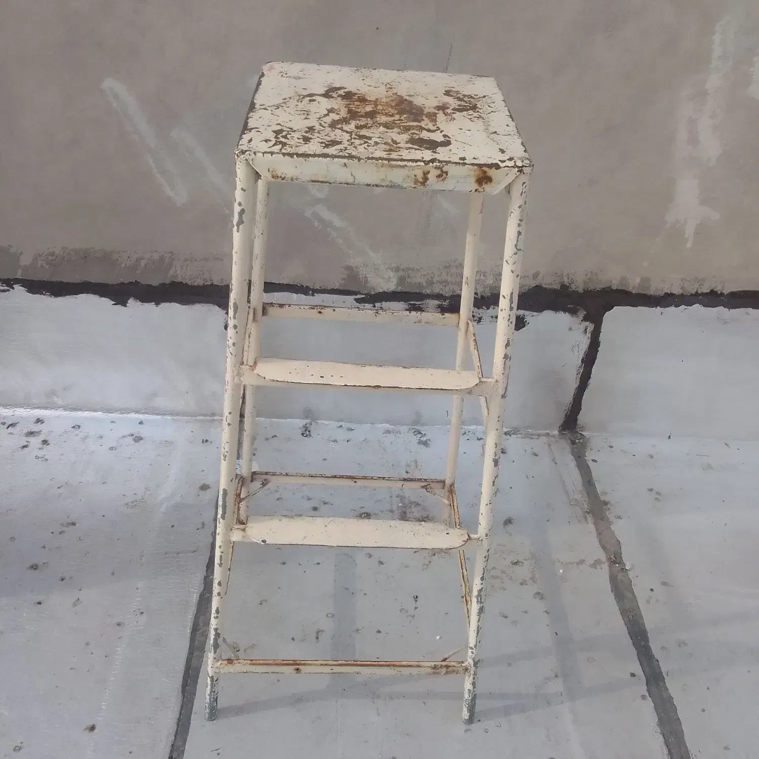 چهارپایه اهنی|ابزارآلات|تهران, نبی اکرم|دیوار