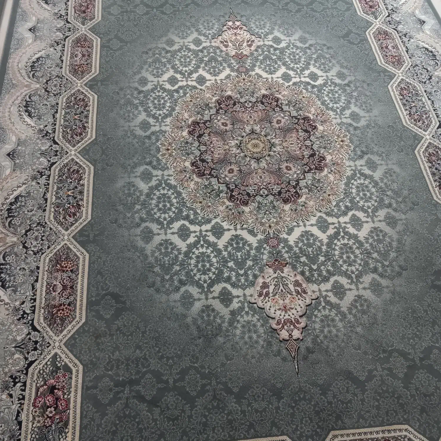 فرش ۹ متری ۷۰۰ شانه ای تراکم ۲۵۵۰|فرش|رشت, نخودچر|دیوار