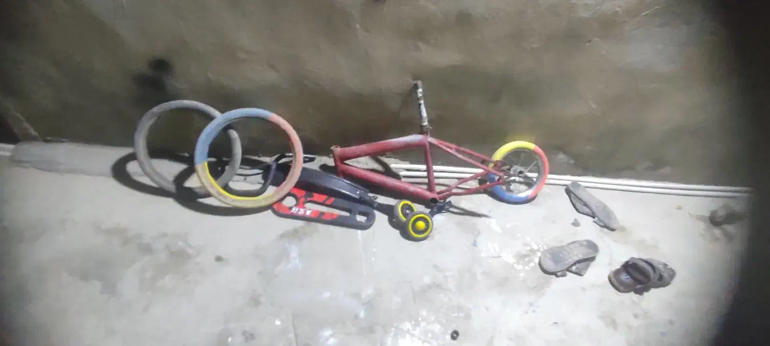 یک عدد دوچرخه کامل ویک تنه و دایر و رینگ ها|دوچرخه، اسکیت، اسکوتر|سراوان, |دیوار