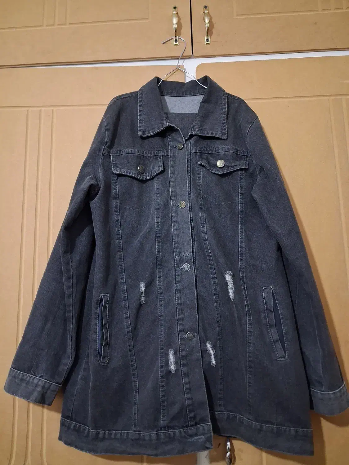 لباس|لباس|سبزوار, قاضی زاد|دیوار