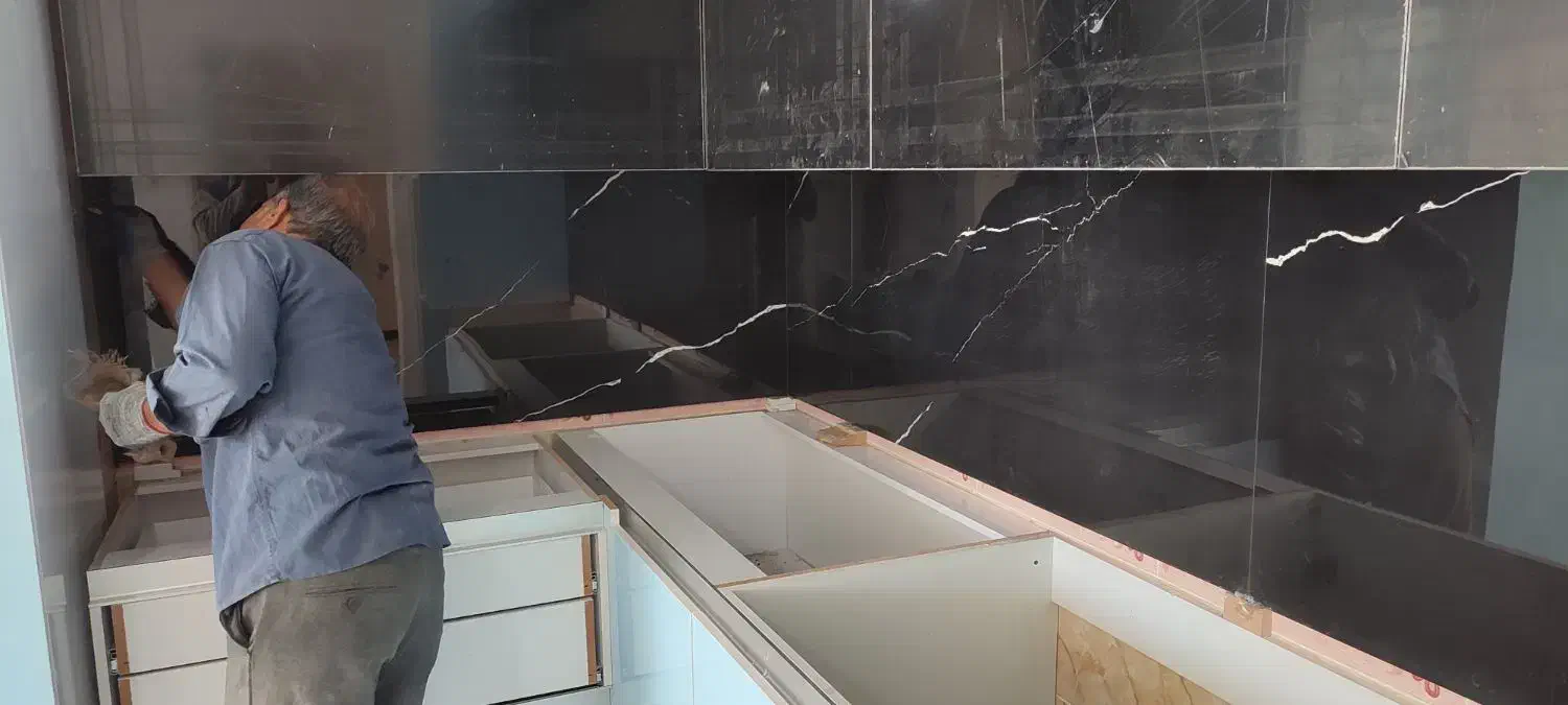 نصاب سرامیک بین کابینتی ساده.مدرن|خدمات پیشه و مهارت|کرمان, |دیوار