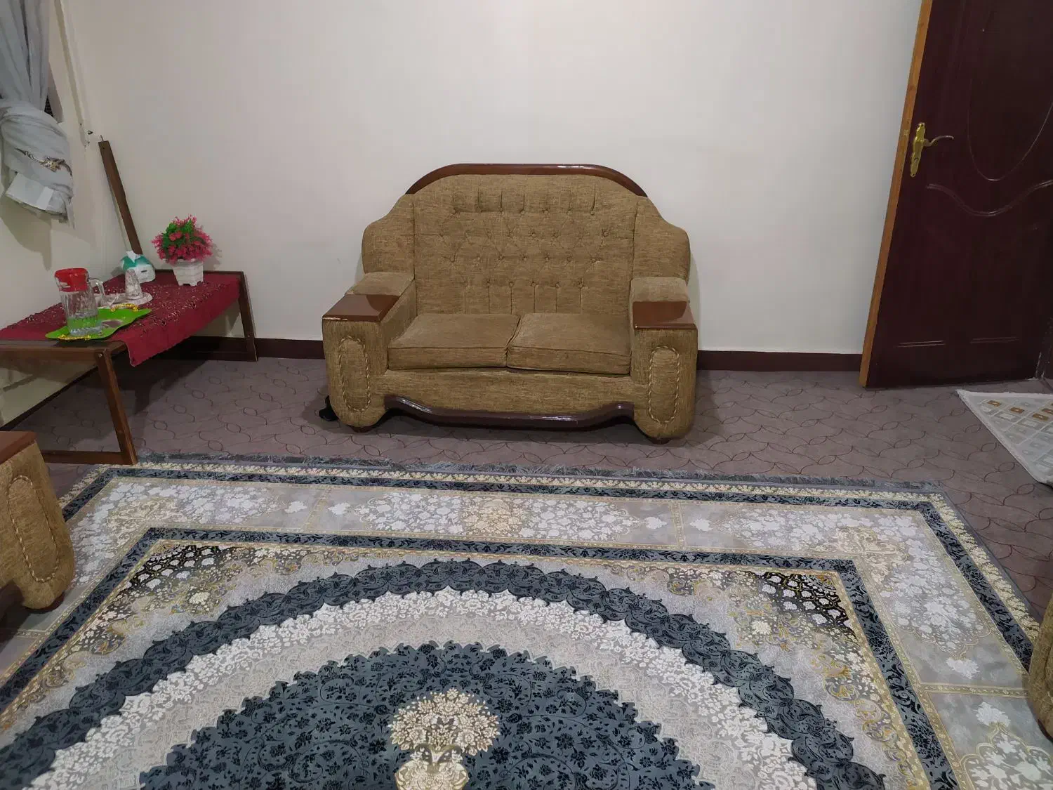 مبل 7نفره باعسلی بدون پارگی وخط وخش|مبلمان خانگی و میز عسلی|اهواز, شهرک رزمندگان|دیوار
