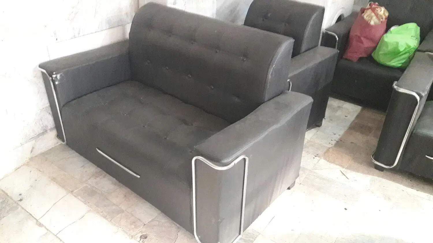 نیم ست چرم مبلمان اداری برای دفترکار در حد نو|مبلمان اداری|کاشان, معلم|دیوار