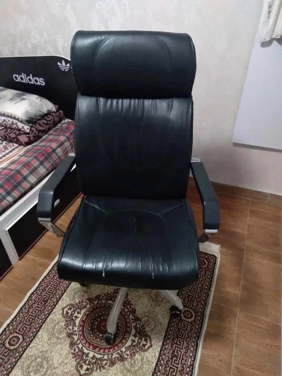 صندلی اداری  میز تحریر  میز کامپیوتر|میز تحریر و کامپیوتر|رشت, رشتیان|دیوار