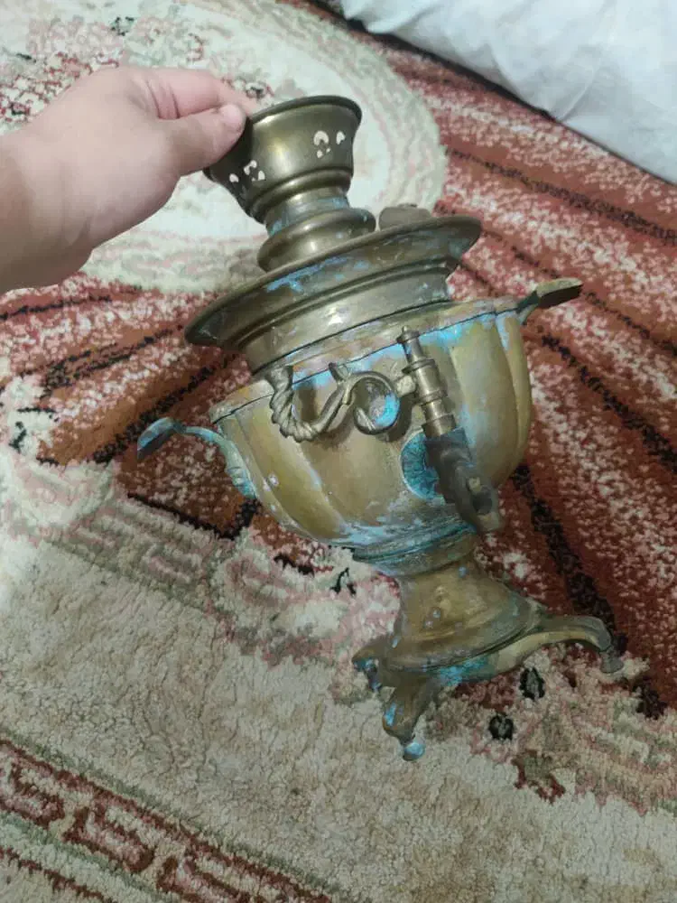 سماور زغالی برنجی 1942|کلکسیون اشیاء عتیقه|رانکوه, |دیوار