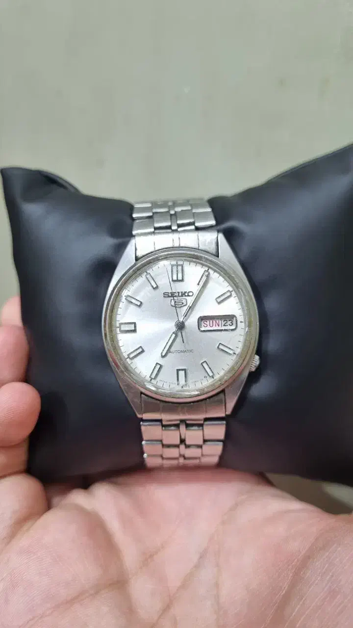 ساعت seiko 5 رنگ نقره ای|ساعت|کاشان, میدان کهنه|دیوار