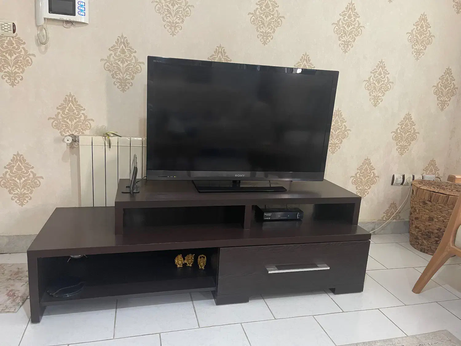 میز تلویزیون در حد نو|میز تلویزیون|رشت, کاکتوس|دیوار