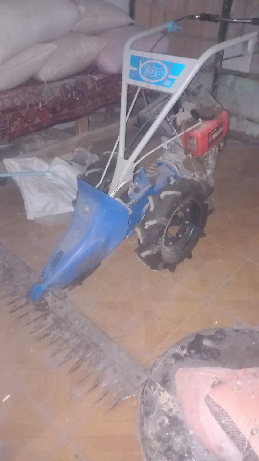 علف زن|ابزارآلات|هیر, |دیوار