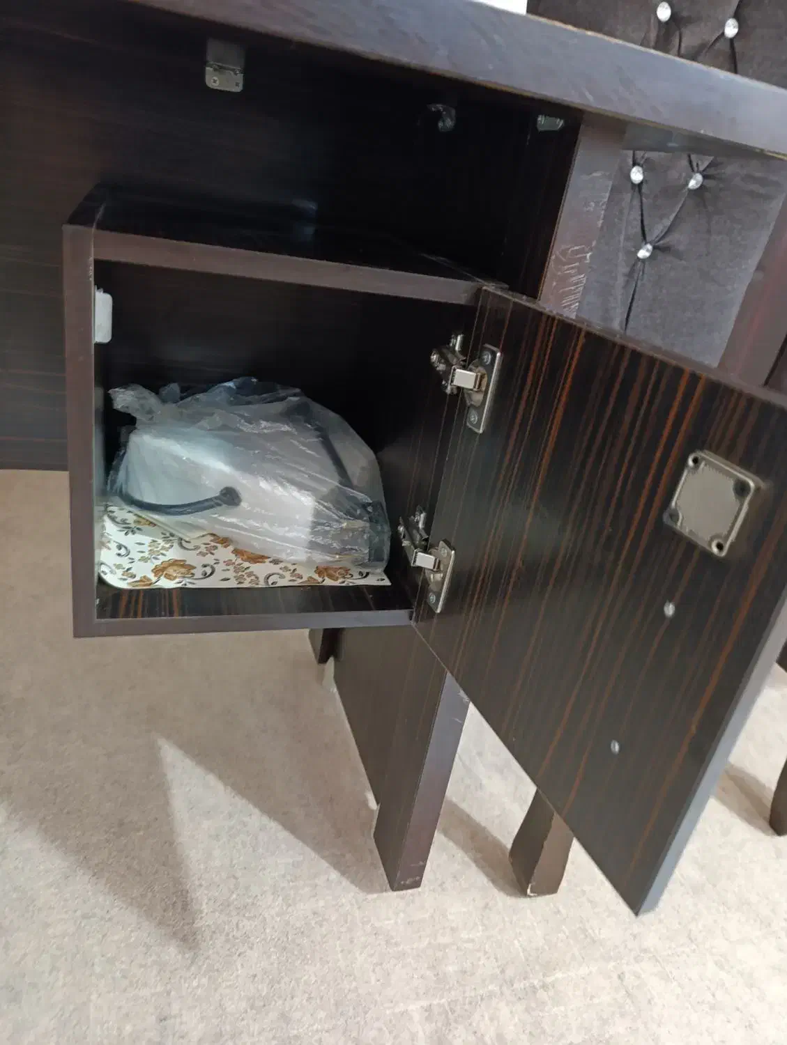 میز و دو صندلی شیک در حد نو-مناسب منزل و محل کار|میز تحریر و کامپیوتر|شوش, |دیوار