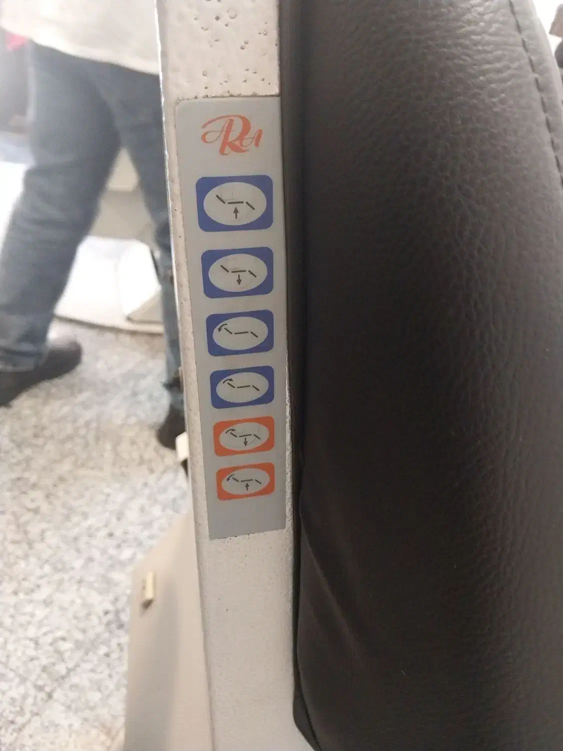 صندلی آرایشگاهی برقی، تمیز و کمکارکرد|آرایشگاه و سالنهای زیبایی|تهران, هلال احمر|دیوار