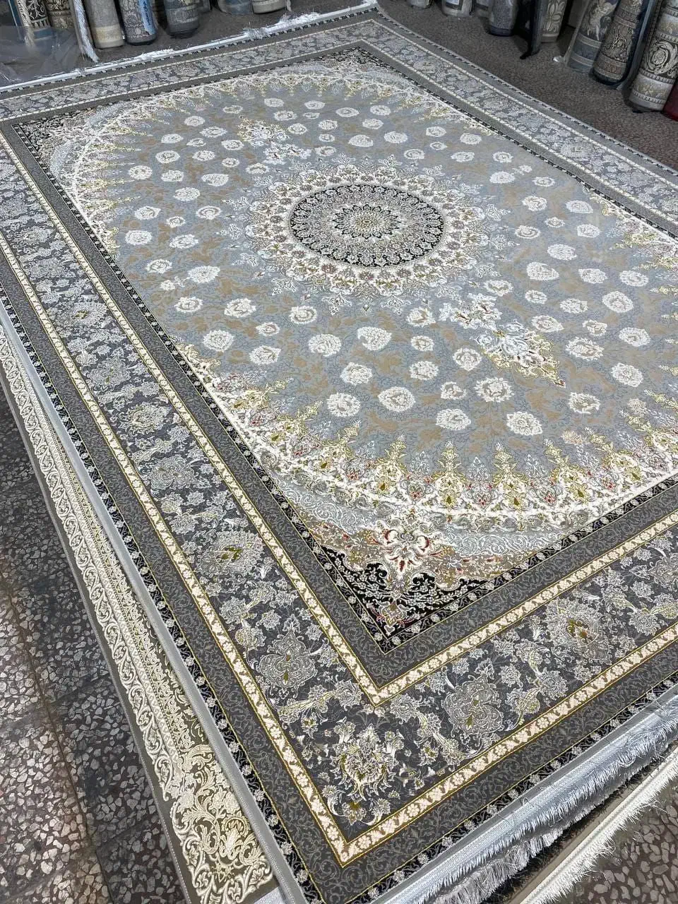 خانه‌ای شیک با فرش‌های ماشینی لوکس|فرش|کرمان, |دیوار