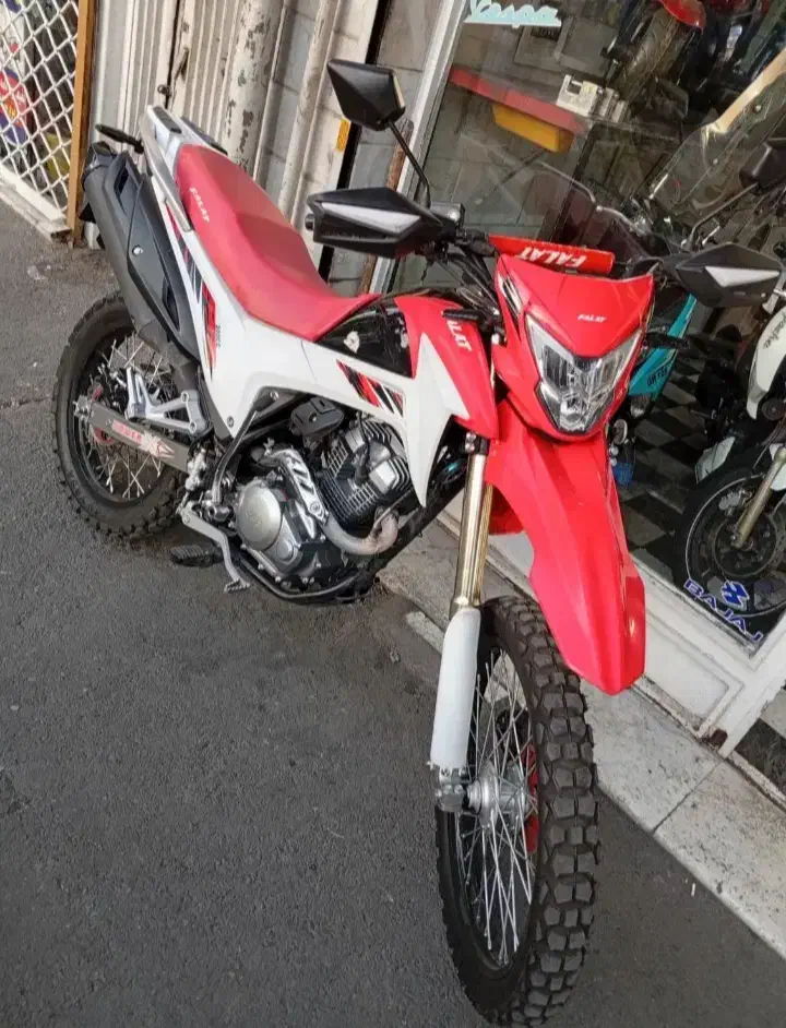 فلات ۲۰۰|موتورسیکلت|اصفهان, پارک سلمان فارسی|دیوار