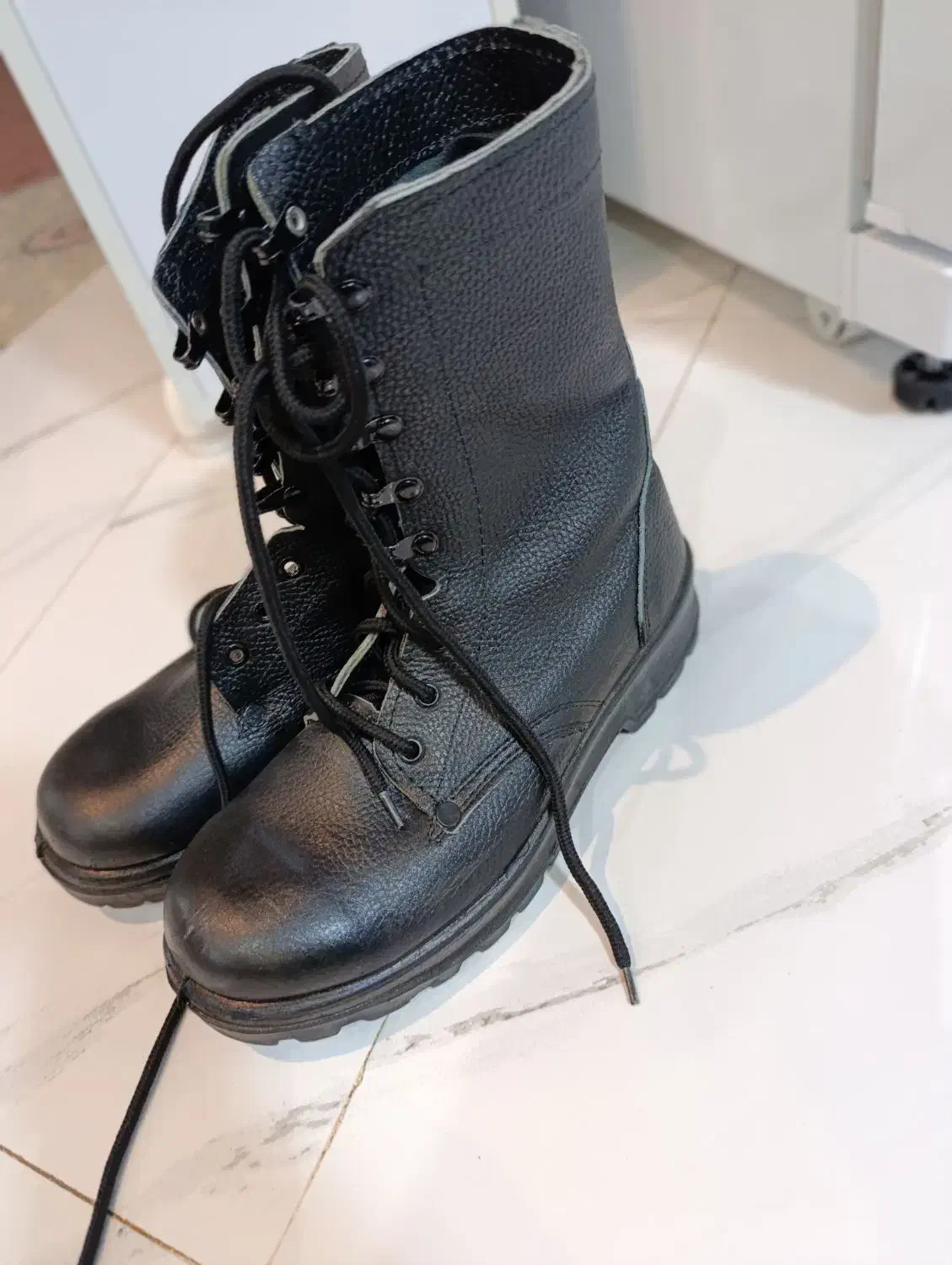 پوتین بهمن|کیف، کفش، کمربند|بروجرد, |دیوار