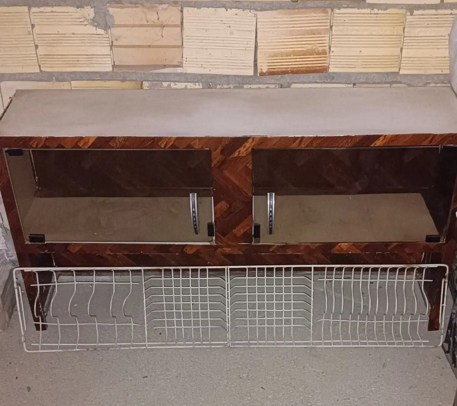 آبچکان|آب‌چکان و نظم‌دهنده ظروف|ارومیه, |دیوار