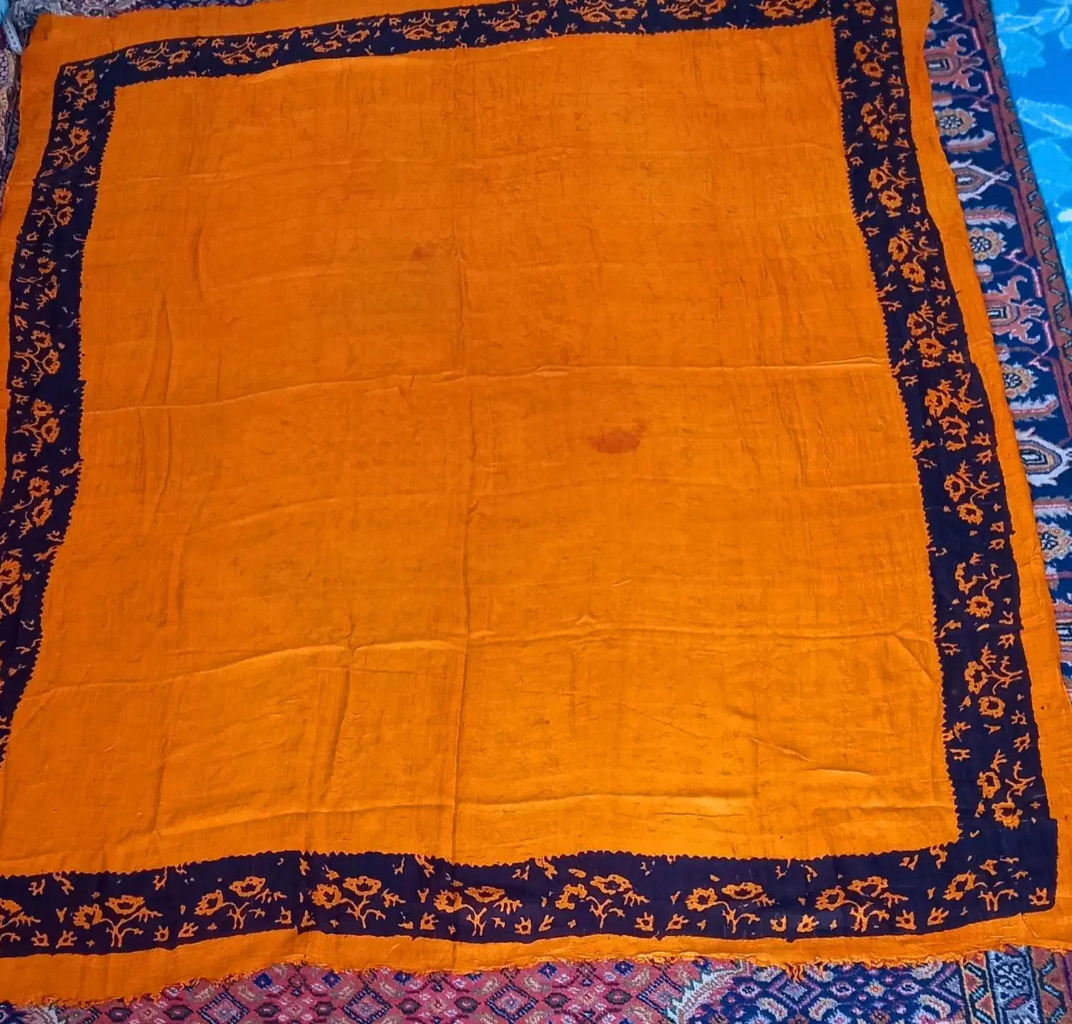 یایلیق ابریشمی قدیمی|کلکسیون اشیاء عتیقه|اردبیل, |دیوار