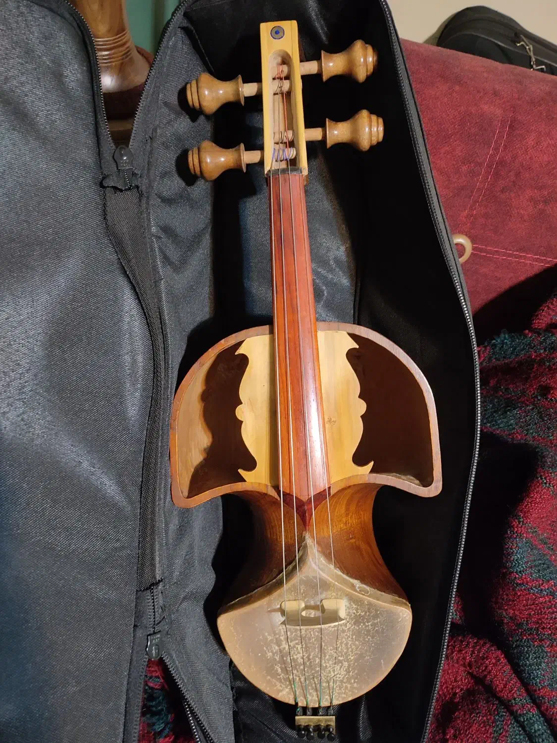 قیچک آلتو غیچک|سازهای سنتی|تهران, فلسطین (میدان انقلاب)|دیوار