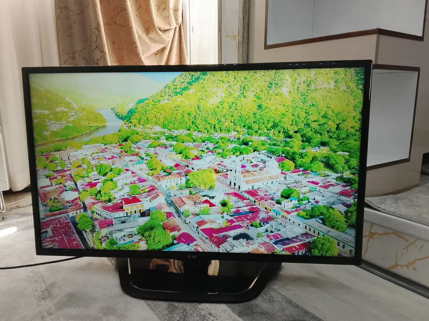 تلویزیون۴۲اینچ الجی هوشمند|تلویزیون و پروژکتور|اسلامشهر, شهرک سعیدیه|دیوار